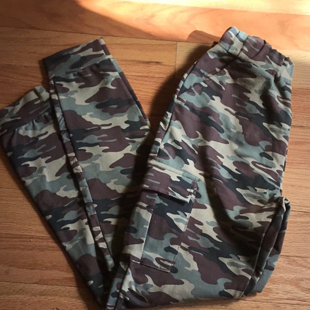 Parisian Camouflage Pocket Detail Cargo Joggers - Picture 6 of 8